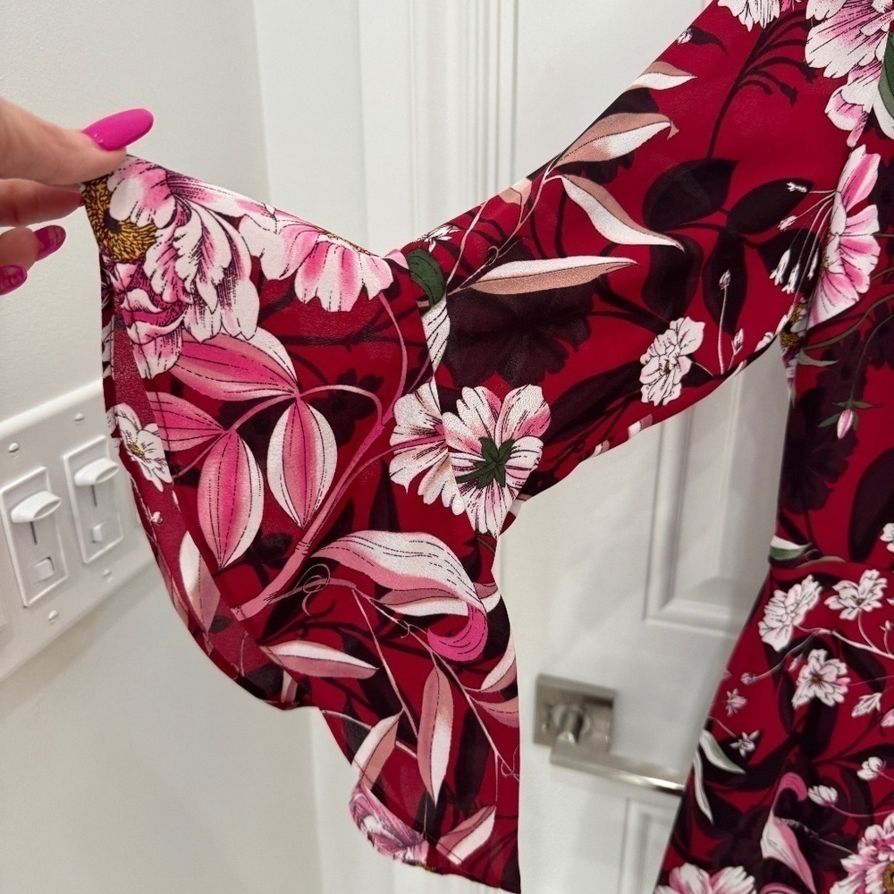 BAR III - DRESS **Size 6**. Very good condition. RED/Pink floral - Picture 5 of 5